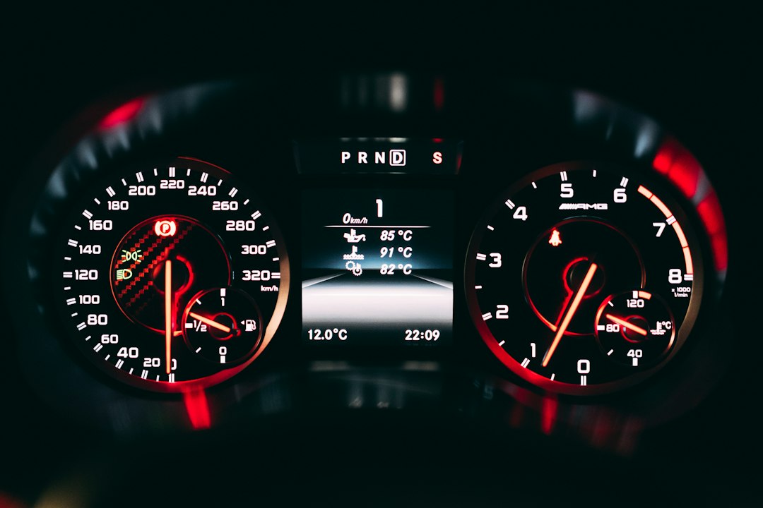 Martorul Check Engine Aprins: Cauze, Semnificație și Ce Faci